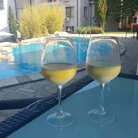 M1-8, Vineyards & Apartment *